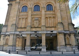 Entrada del Ayuntamiento de Donostia.