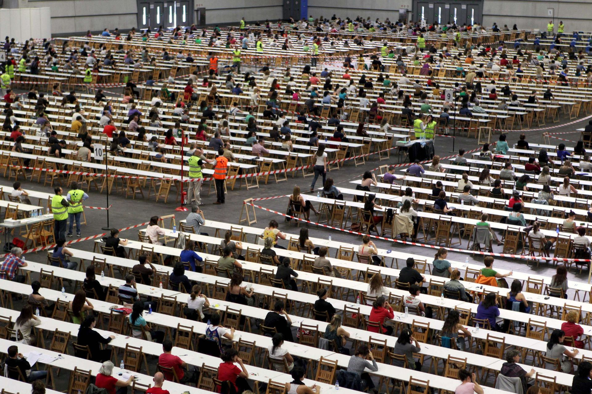Aspirantes en el BEC de Barakaldo durante una OPE de Osakidetza.
