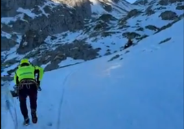 Rescatan a dos montañeros de Bilbao perdidos en Picos de Europa al buscar a un joven de 23 aún desaparecido