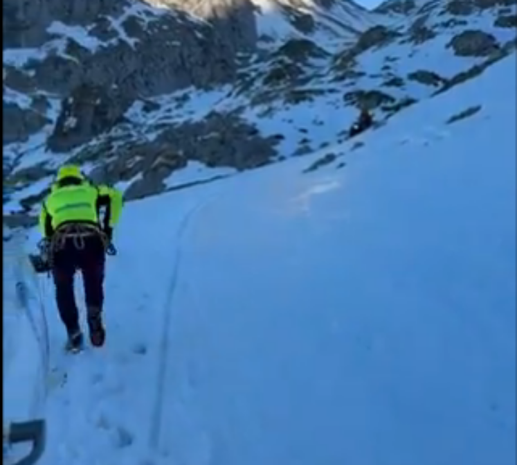 Rescatan a dos montañeros de Bilbao perdidos en Picos de Europa al buscar a un joven de 23 aún desaparecido