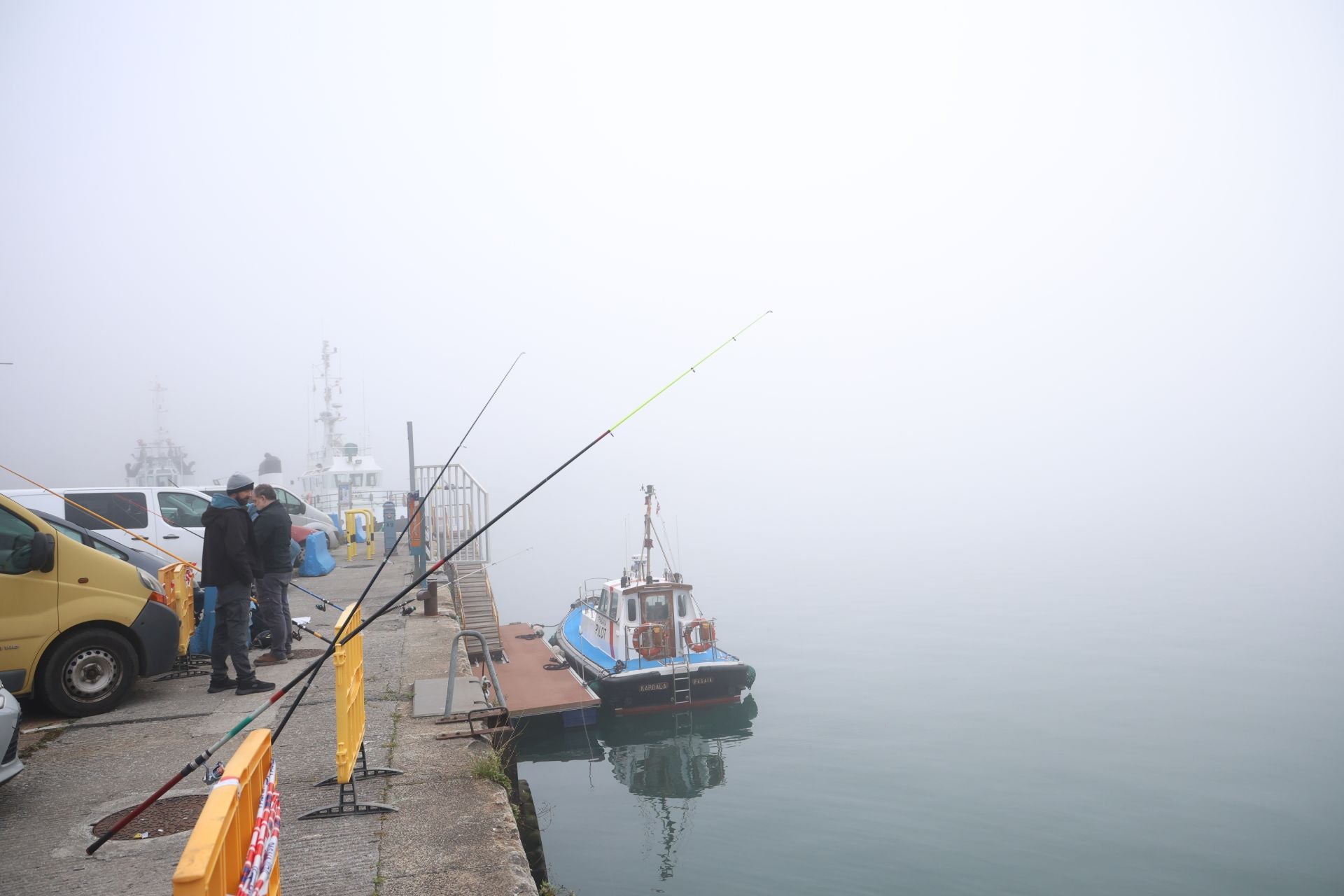 Gipuzkoa amanece bajo una densa niebla