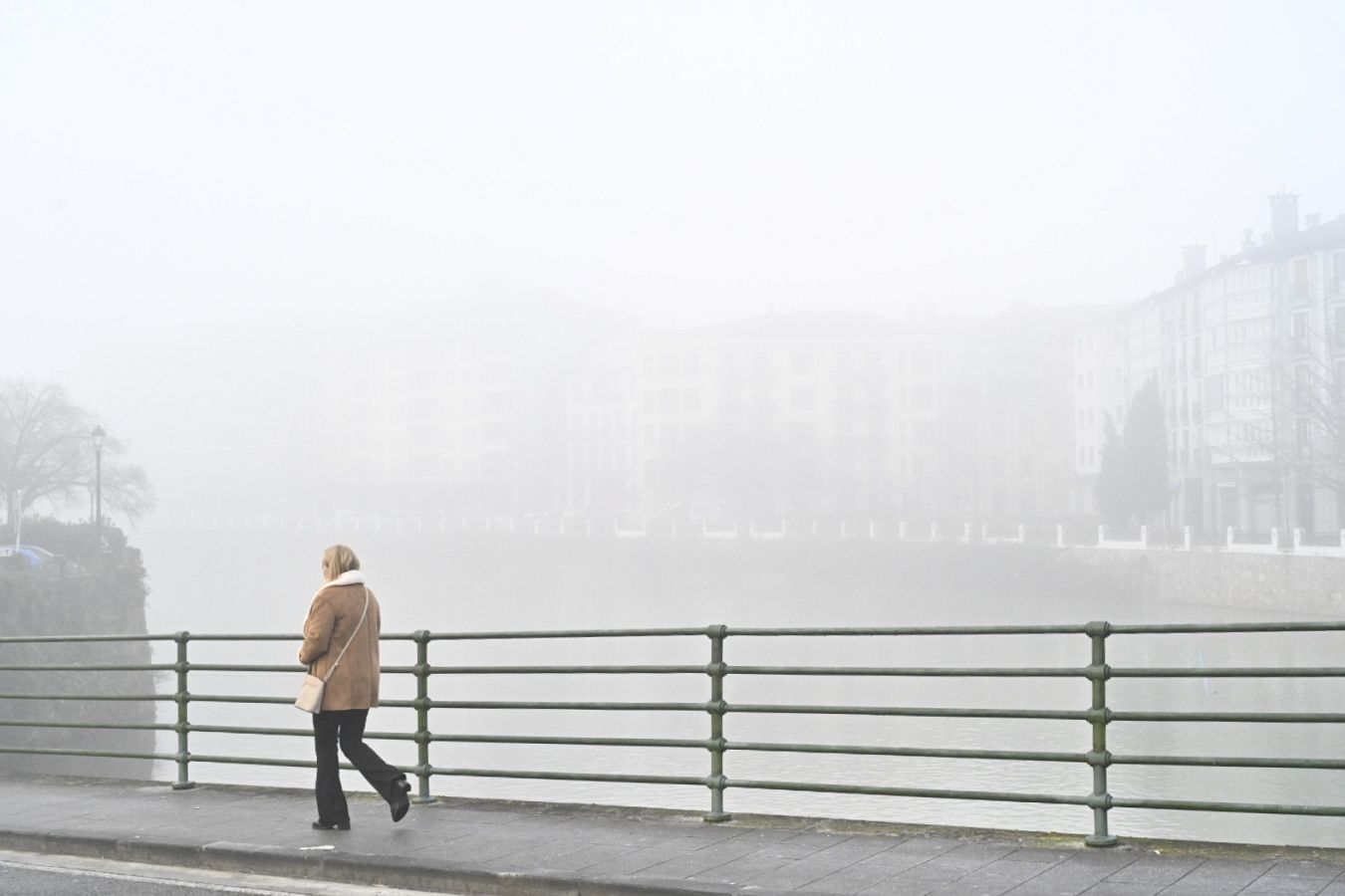 Gipuzkoa amanece bajo una densa niebla