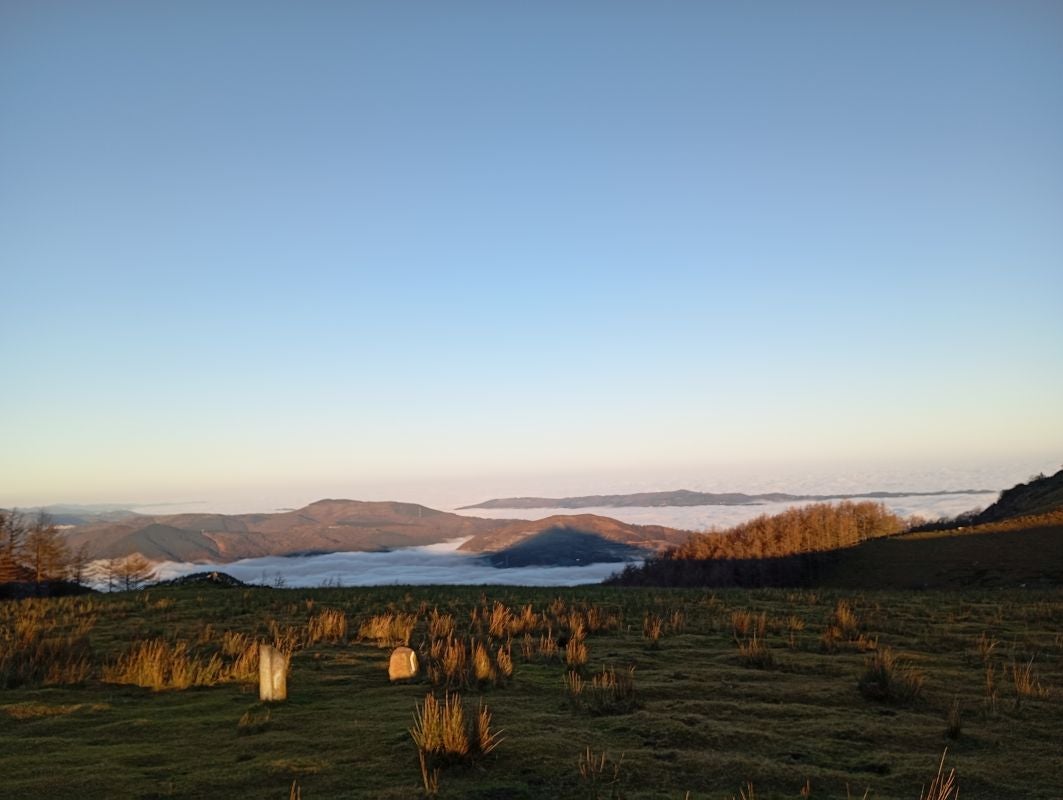 La niebla que tiñe Adarra