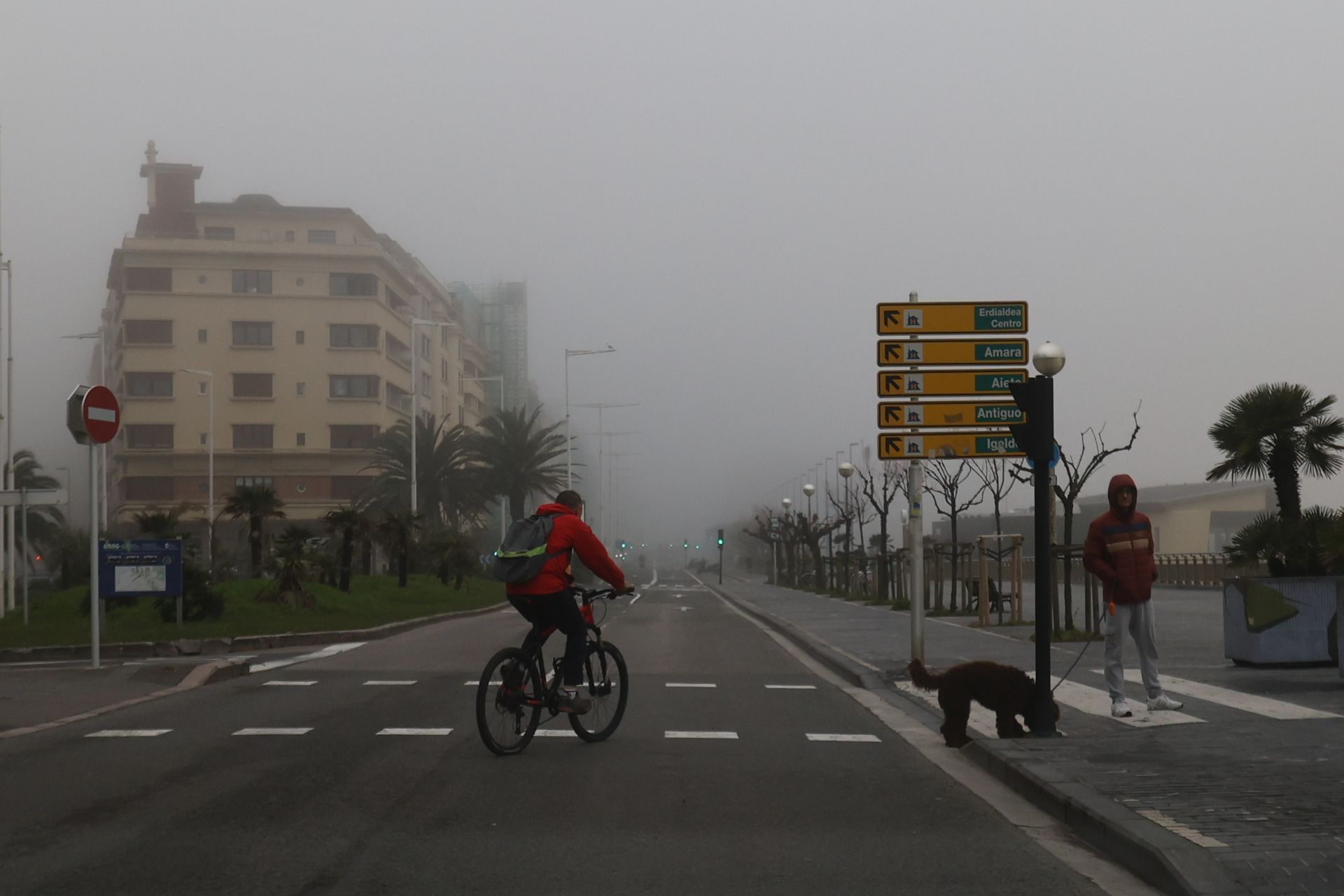 Gipuzkoa amanece bajo una densa niebla