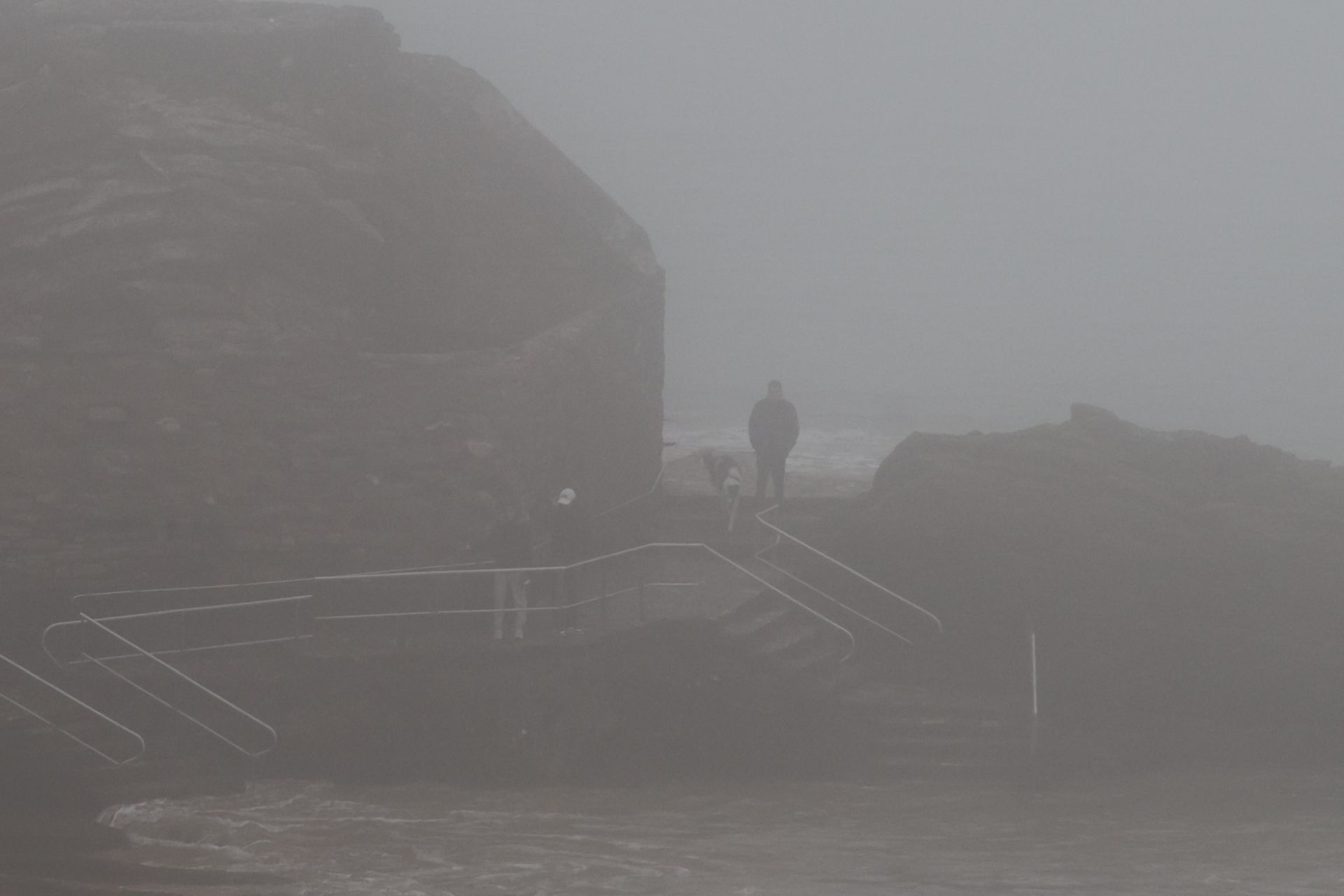 Gipuzkoa amanece bajo una densa niebla