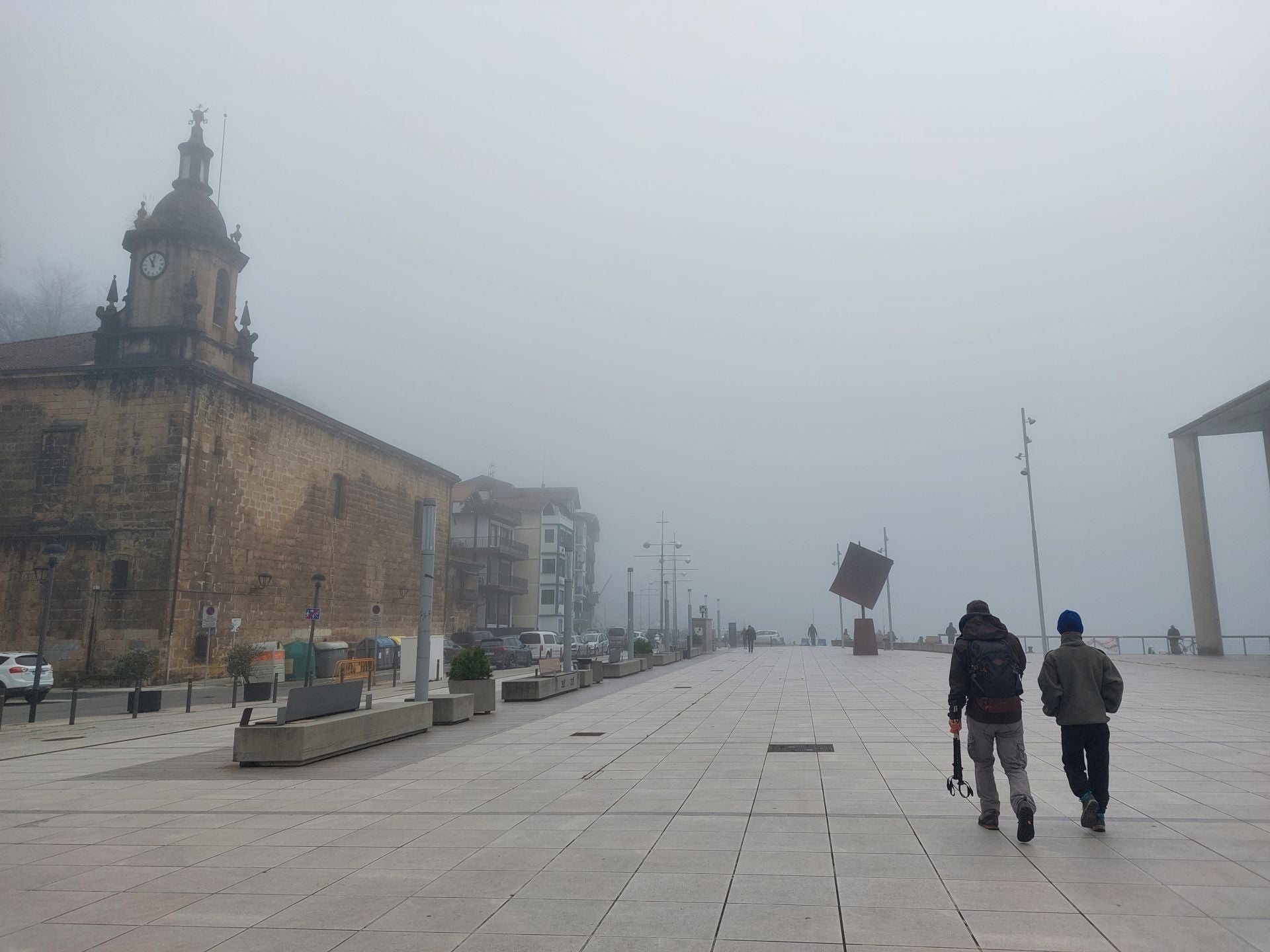 Gipuzkoa amanece bajo una densa niebla