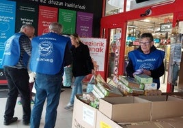 Un año más Zarautz mostró su solidaridad en la Gran Recogida.