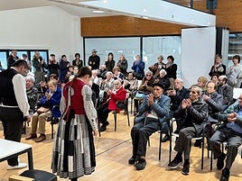 Algunos de los asistentes al homenaje de la asociación de jubilados Abaroa