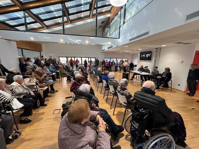 Abaroa homenajea a su mayores