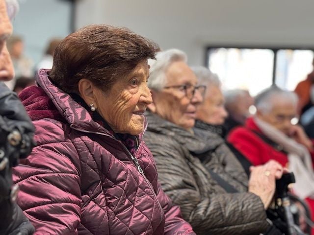 Abaroa homenajea a su mayores