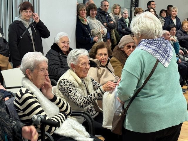 Abaroa homenajea a su mayores
