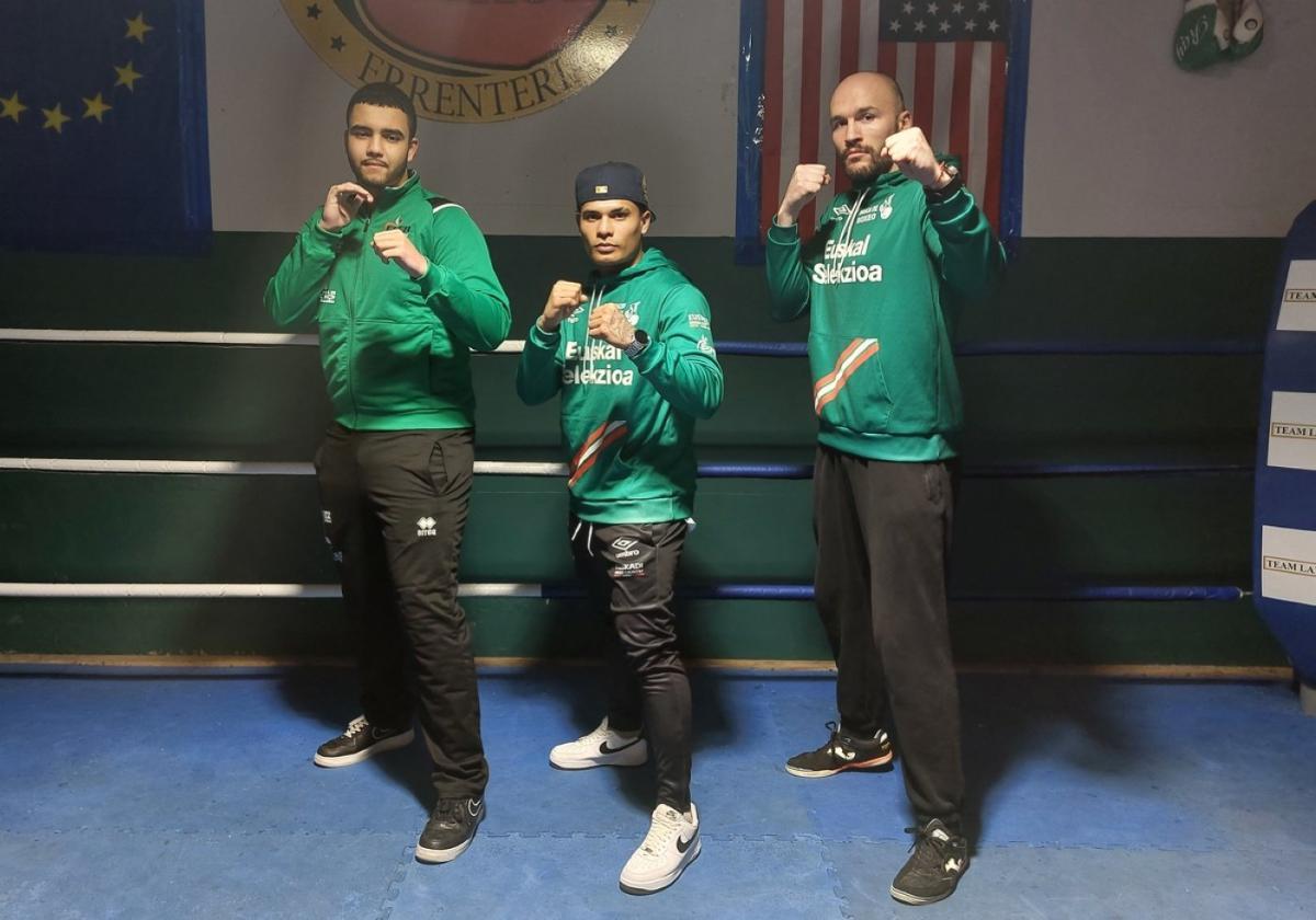 Adam Amoumi Zouitin, Denis Ramón Cruz Zelaya 'Nica'y Fermín Barrenechea en el club de boxeo.