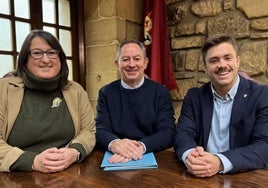 Garbiñe Oiarbide, Iker Basurko e Iñaxio Illarramendi en la comparecencia tras los presupuestos.