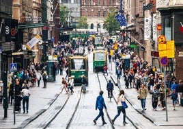 Una céntrica calle de Helsinki.