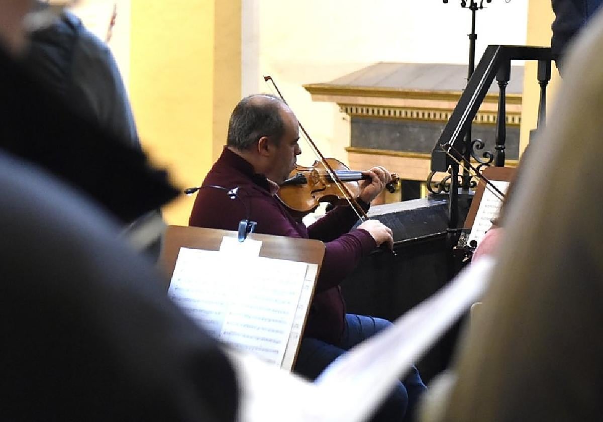 La Capilla de Música de Santa María, durante una intervención en la parroquia de Santa María. Indispensable en la navidad tolosarra.