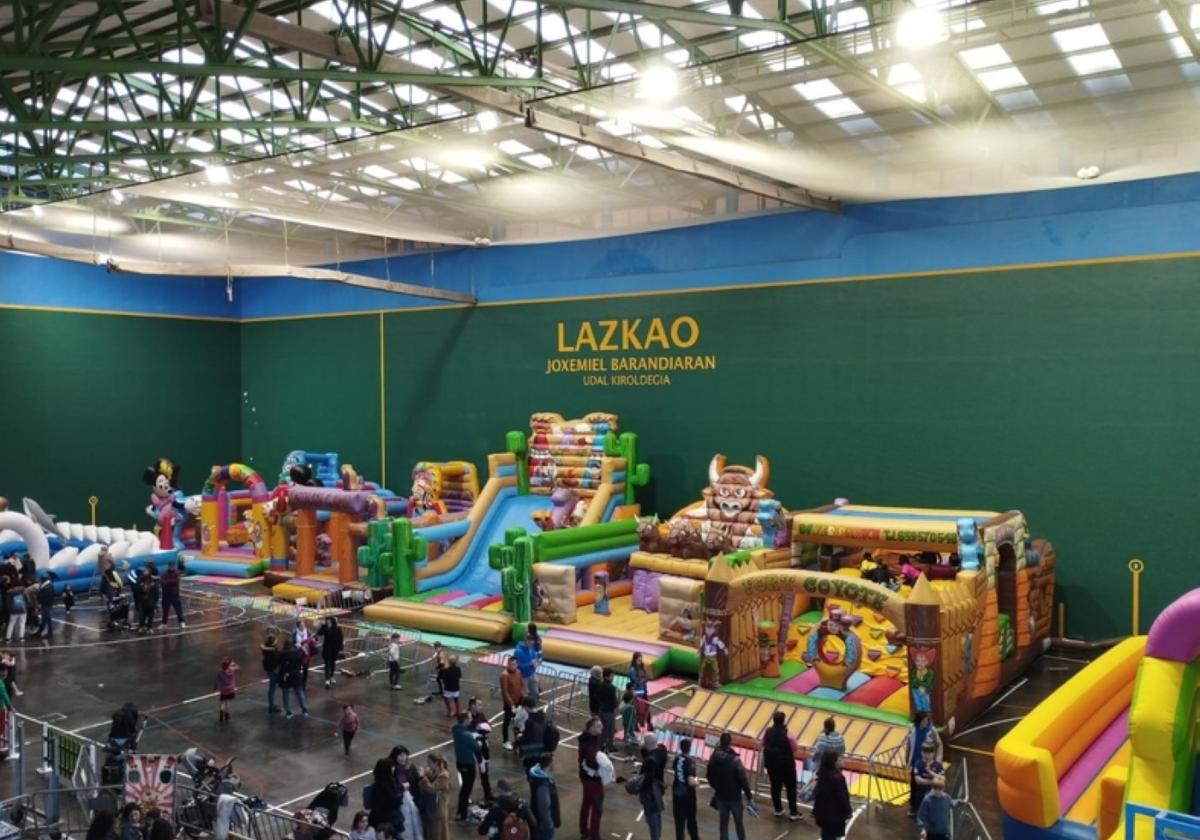 Los lazkaotarras no fallaron a la cita del parque de navidad.