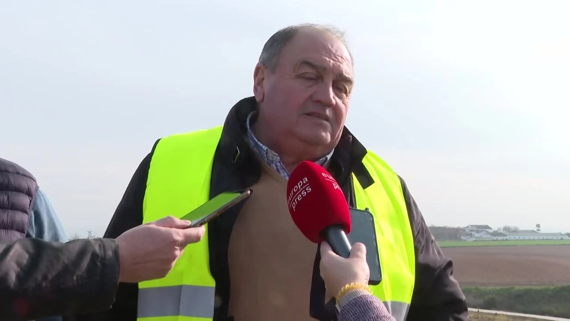 Protestas no autorizadas de agricultores cortan carreteras en Andalucía