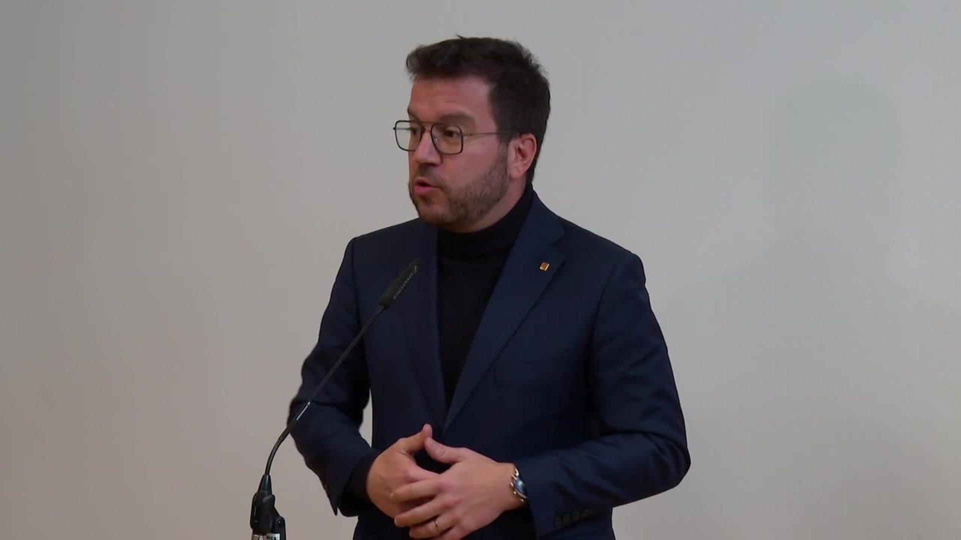 Aragonès, a Puigdemont: "Quien se rinde es quien abandona el Govern a media legislatura"