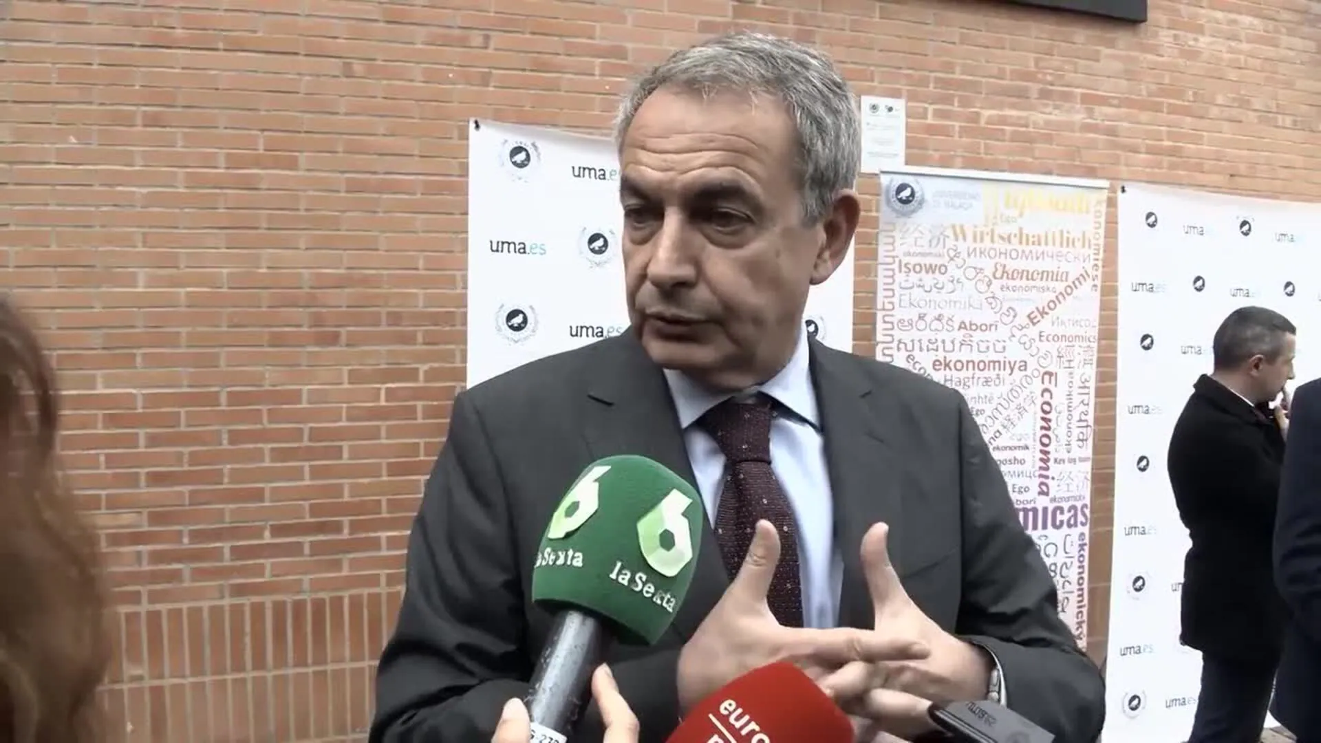 Zapatero pide "negociar y acordar" con Cataluña y no referendos que "no solucionan"