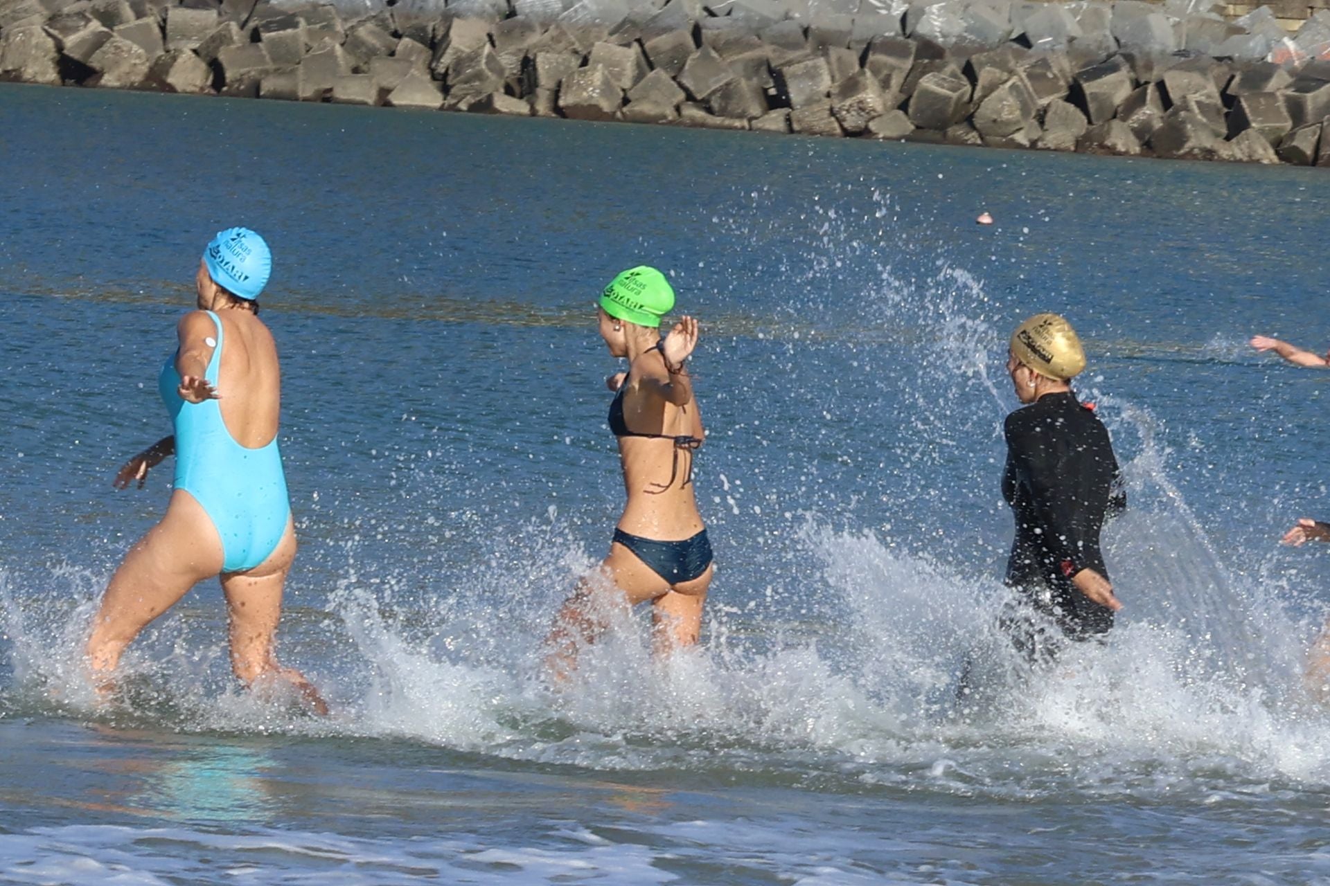 El primer baño del año, en imágenes