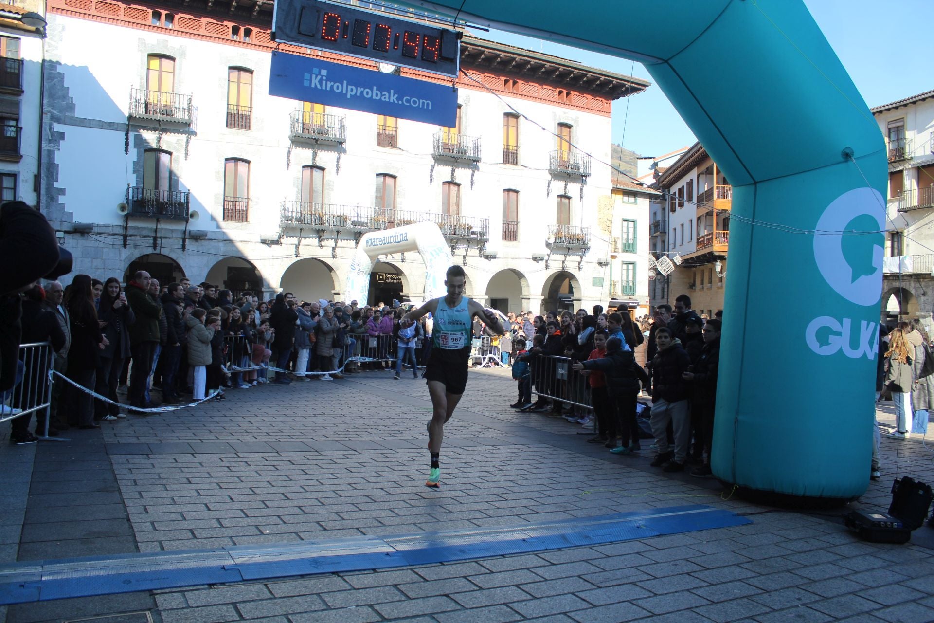 Más de 1.000 atletas y victoria de Aranbarri y Zabaleta en Azpeitia