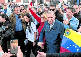 González Urrutia, rodeado de simpatizantes, en una movilización en Madrid el pasado octubre.