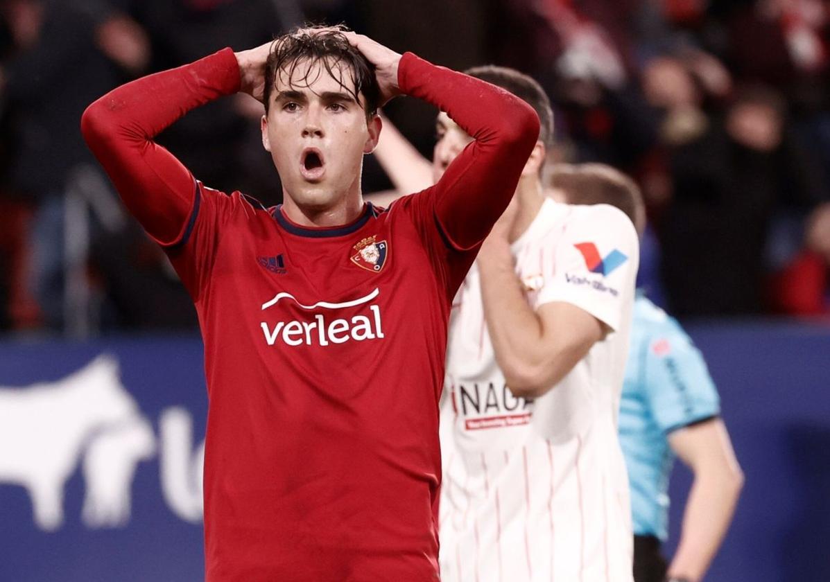 Javi Martínez, durante un partido como jugador de Osasuna.