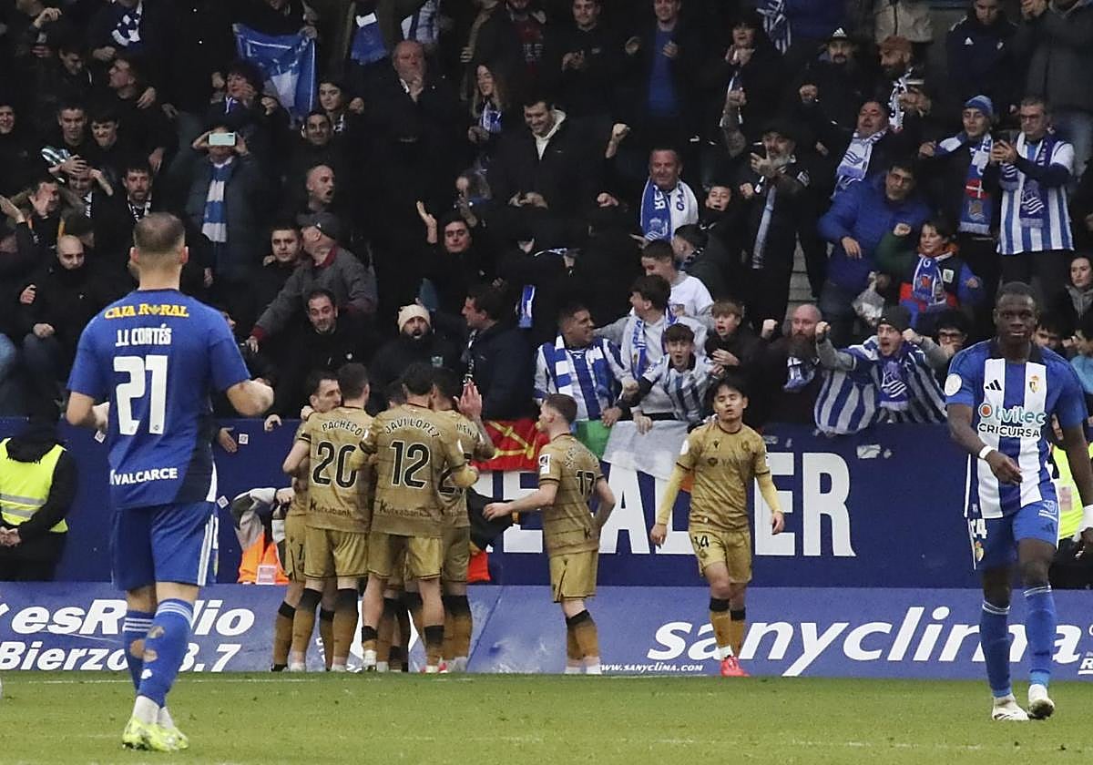Los realistas celebran uno de sus goles ante sus aficionados en el partido de Copa ante la Ponferradina