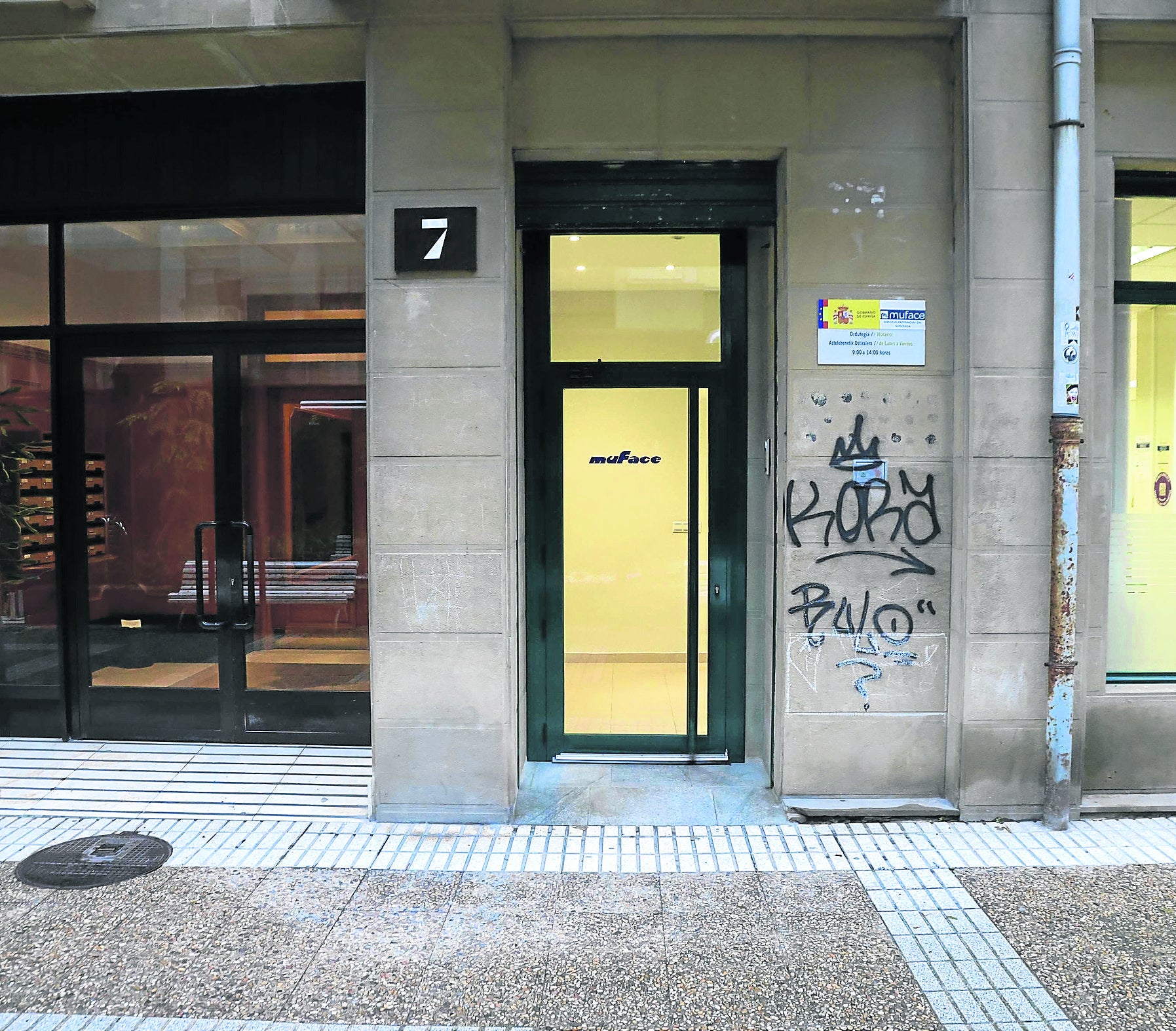 Concentración de funcionarios en protestas por la crisis de Muface.