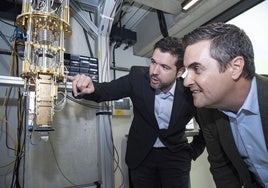 El consejero de Industria del Gobierno Vasco, Mikel Jauregi, durante su visita a la firma británica Quantum Motion.