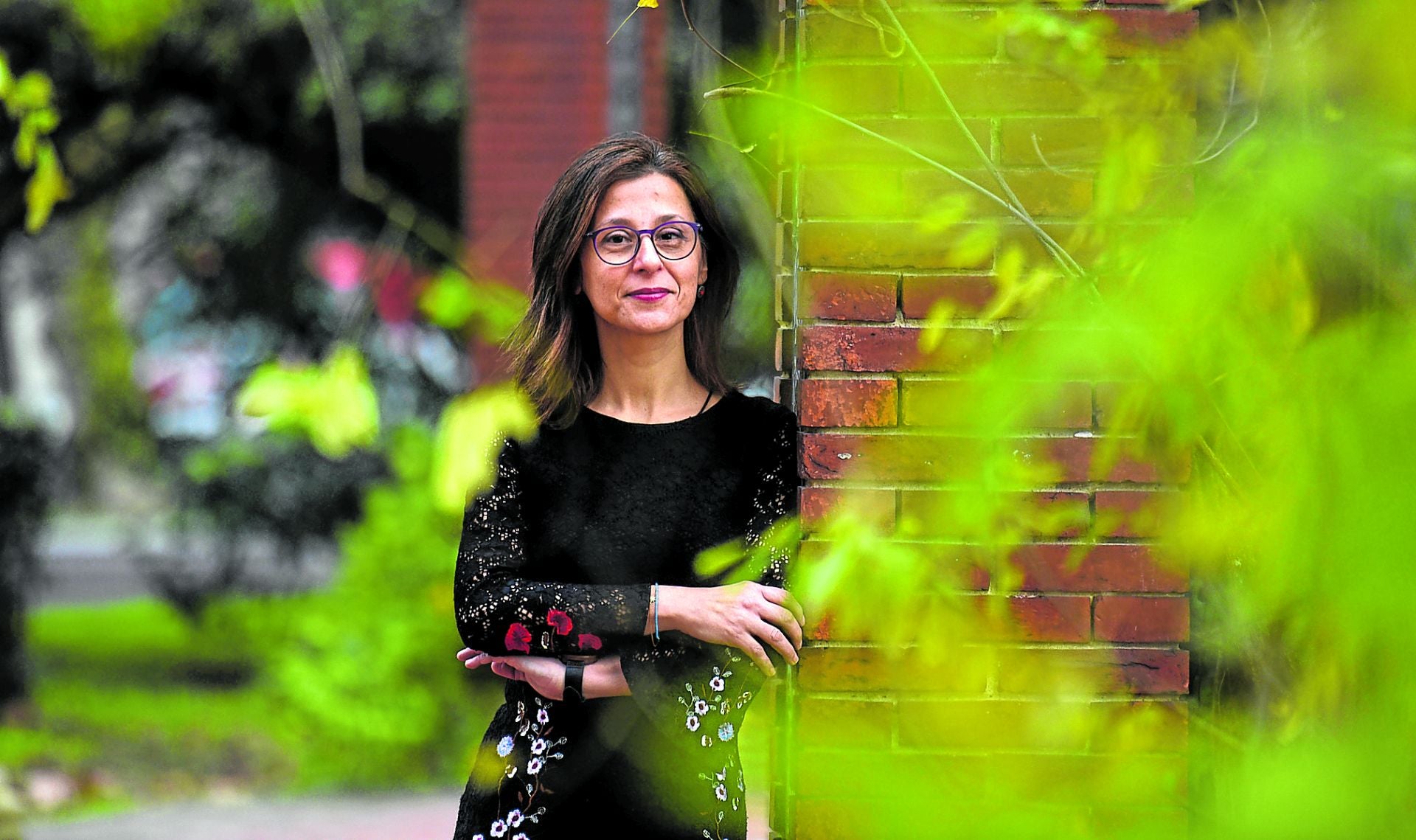 La magistrada y asesora Inés Soria posa en el parque de Doña Casilda, en Bilbao.