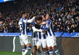 La Real celebra el gol de Kubo.