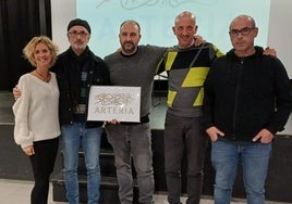 Marta López de Gauna, Gorka Larrañaga y Andoni Salamero junto a Asier e Iker Zinkunegi de Dar-Dar Produkzioak.