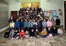 Los componentes de la Tamborrada Infantil de La Anunciata en 2025.