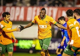 Sadiq celebra su primer gol con el Valencia