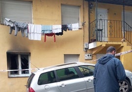 El fuego se ha originado en la primera planta de un edificio de dos en la calle Amaña de Eibar.