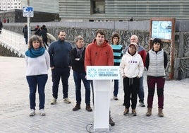 Presentación de la Red de Personas Torturadas, en el exterior del Kursaal.