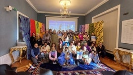 La iniciativa Vacaciones en Paz se reunió ayer en Donostia.