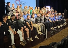 Foto de familia de todos los galardonados en la Gala del Deporte del pasado año con los mejores de 2023.