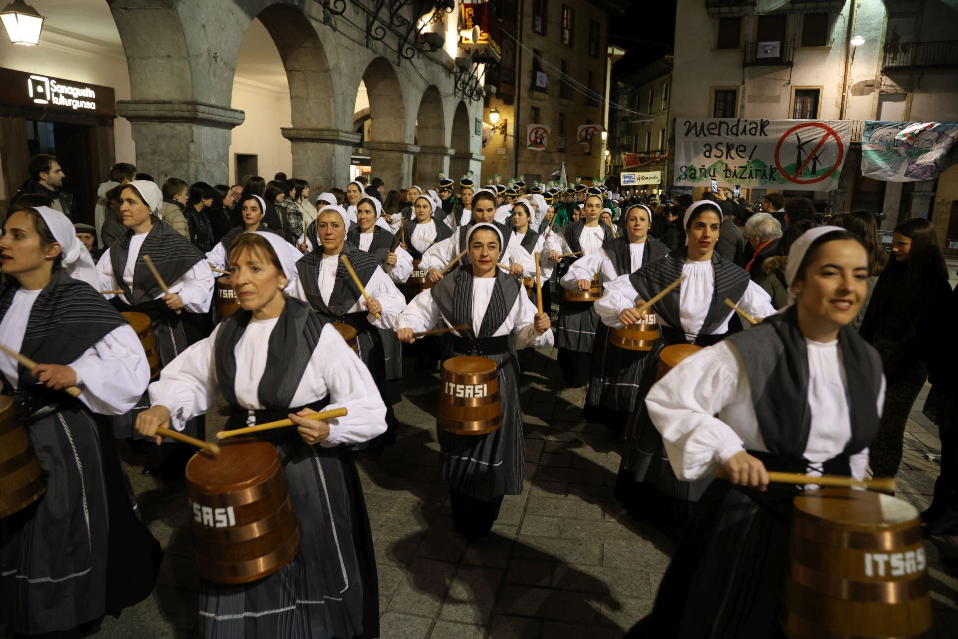 Los tambores y barriles ya se escuchan en Azpeitia