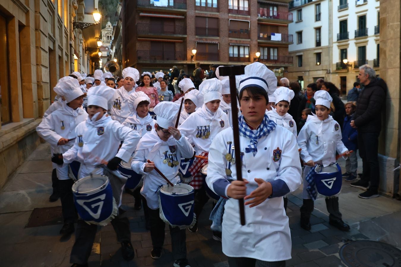 Los más jóvenes toman la Parte Vieja