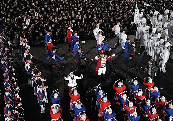La Izada de la Tamborrada de San Sebastián 2025.