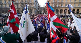 Tan importantes son las banderas como los tambores