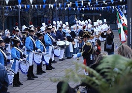 Erriberatarrak hace atronar sus tambores