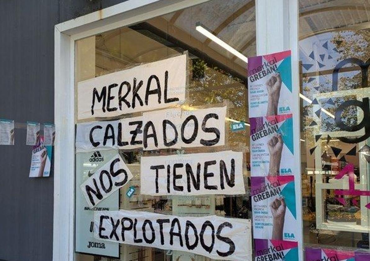 ELA denuncia el cierre de la tienda de Merkalcalzados de Donostia pese a la huelga indefinida