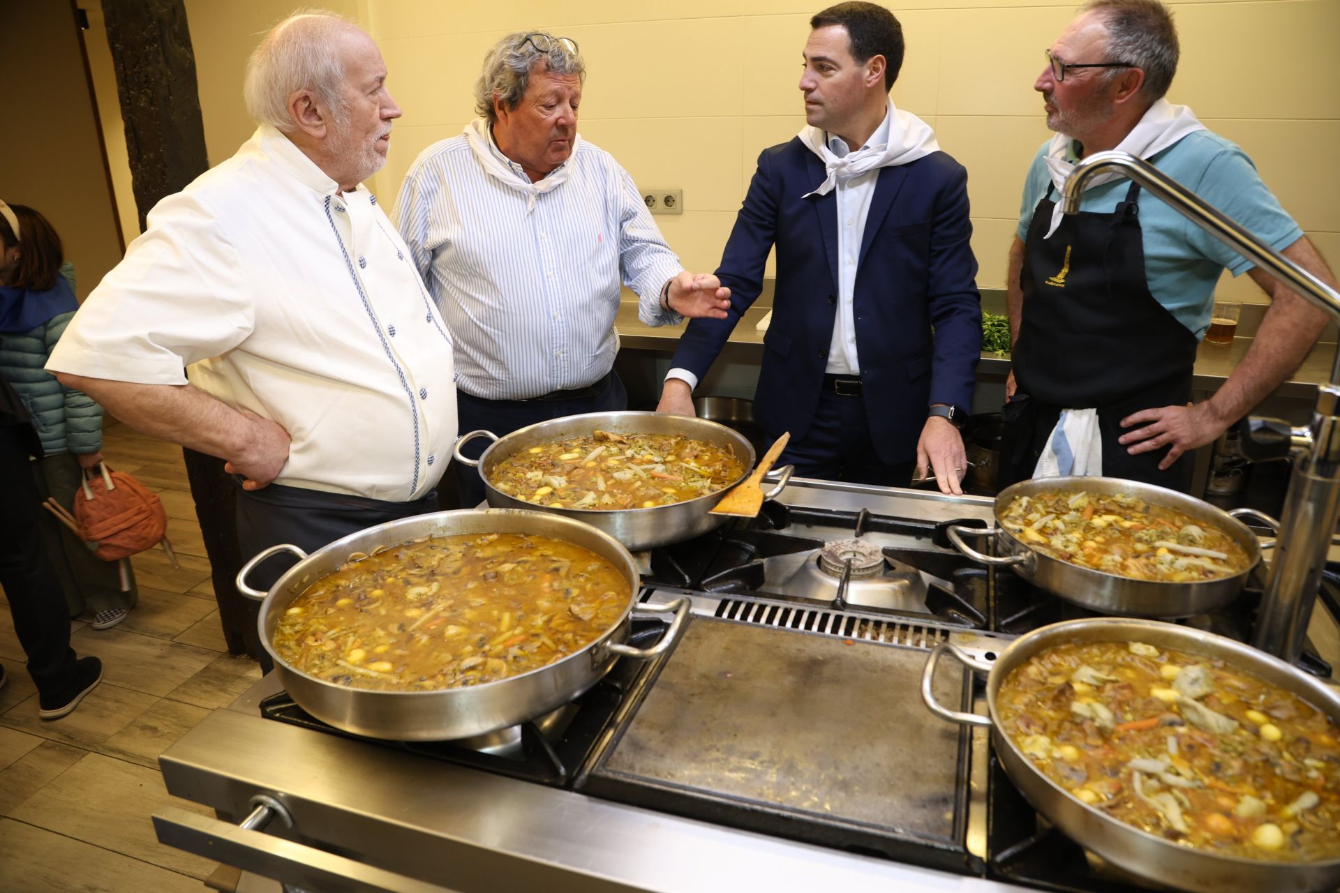 Pradales tampoco se pierde la tamborrada: la visita del lehendakari a San Sebastián