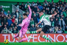 Karrikaburu define con la derecha en El Sardinero.