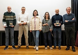 Varios premiados junto a la delegada de Cultura del Ayuntamiento, Nuria Alzaga, y el presidente de la AFI, Gerardo García.