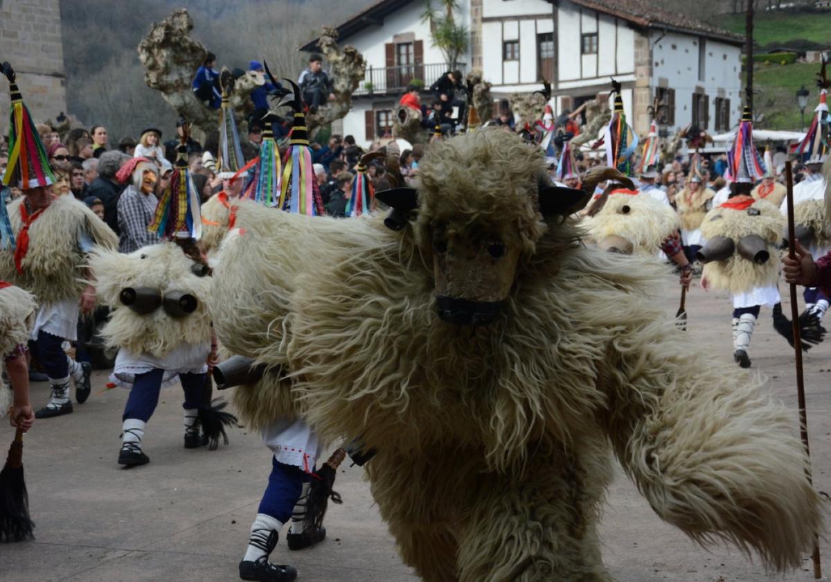 Junto con los joaldunak, el hartza y los mozorros protagonizarán ambas jornadas en Ituren y Zubieta.