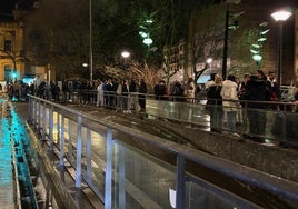 Colas para coger un taxi el día de San Sebastián